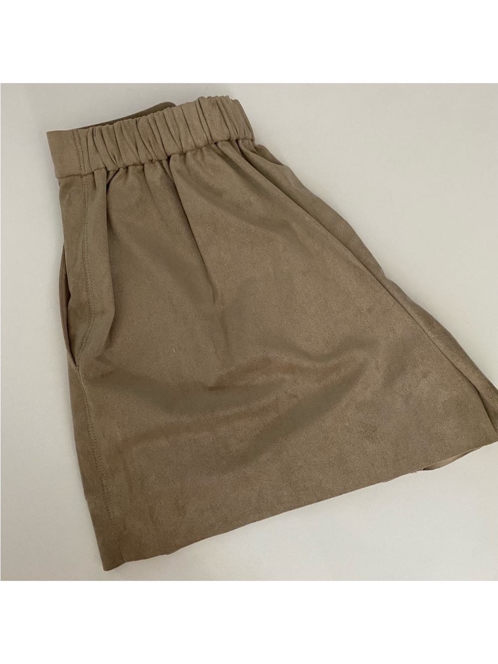 Aritzia Wilfred Women's Shorts Bossier Faux Suede Tan Shorts size Medium - Picture 13 of 13